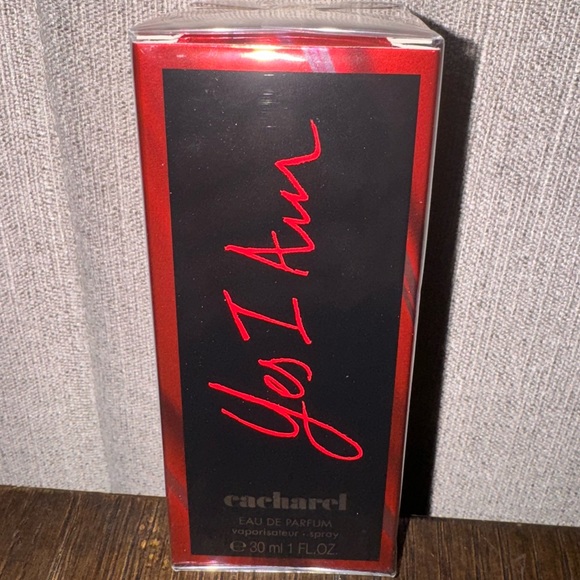 Cacharel Yes I Am parfum Spray pack with bag - Picture 3 of 5